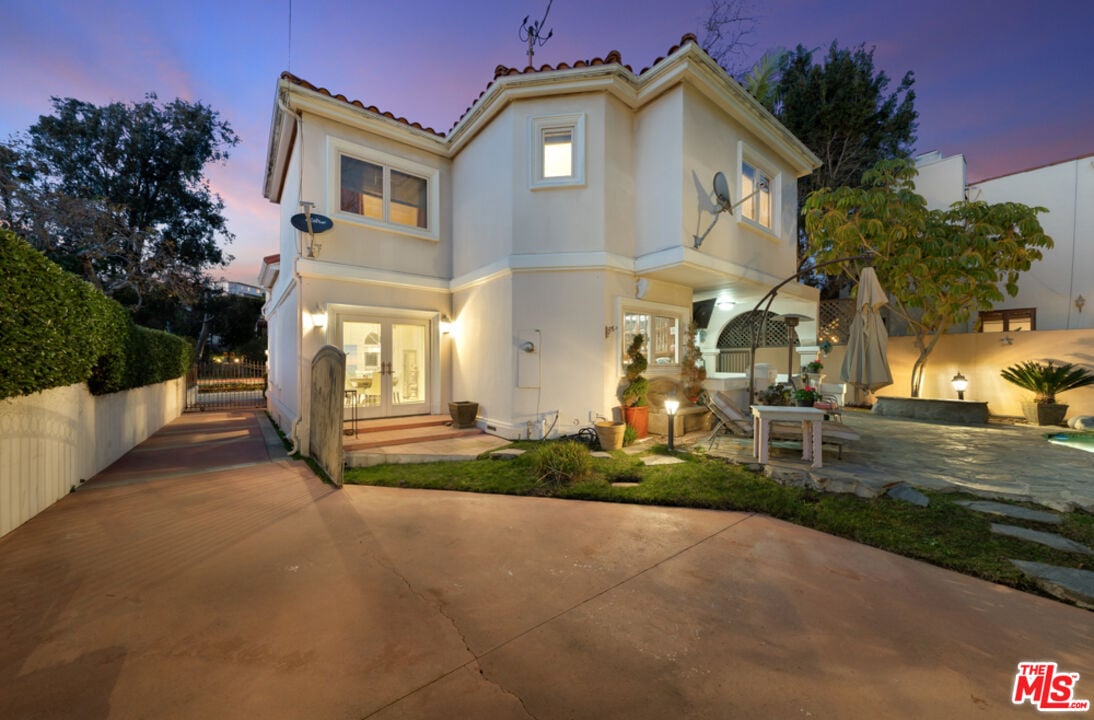 338 Entrada Dr