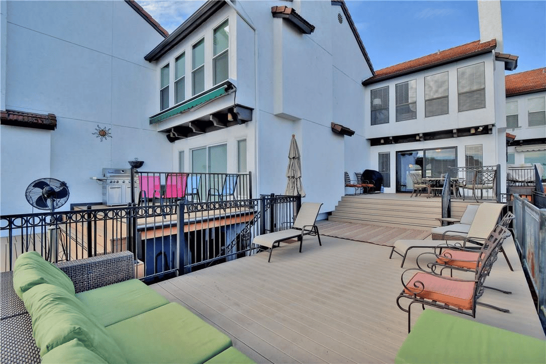 411 North Horseshoe Blvd