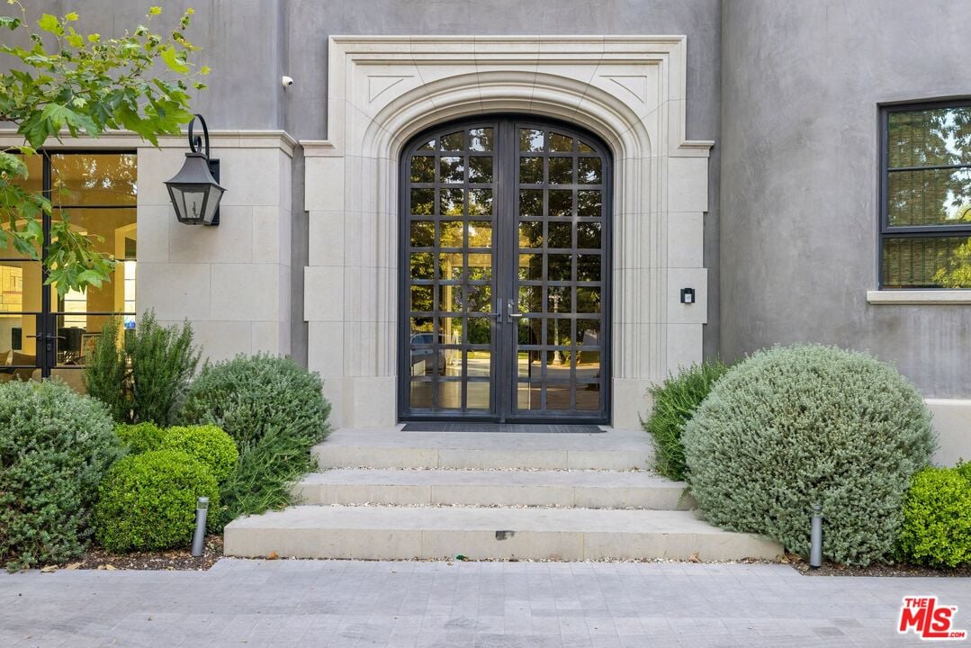 Stone Ridge Ln, 90077