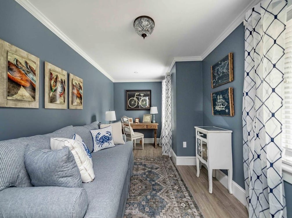 6 Schoolhouse Ln