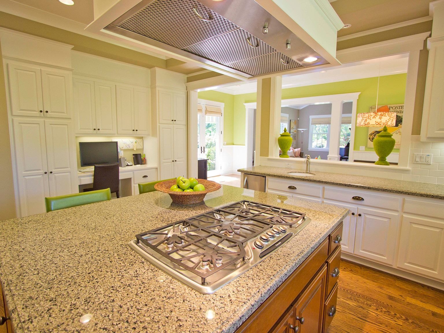33 Sanford Ln
