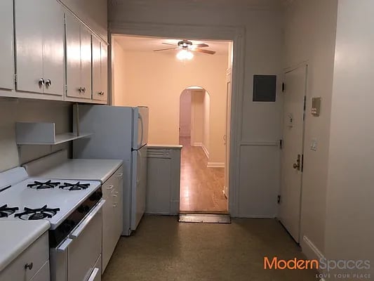 4742 Vernon Blvd, #3R