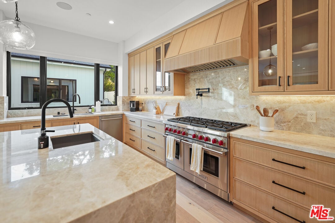 Fairmont Reserve, S Bundy Dr, 90049