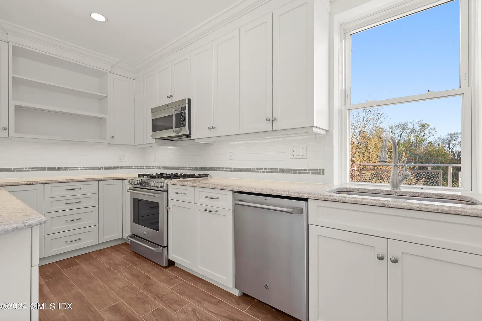 2 Putnam Hl APT 4G