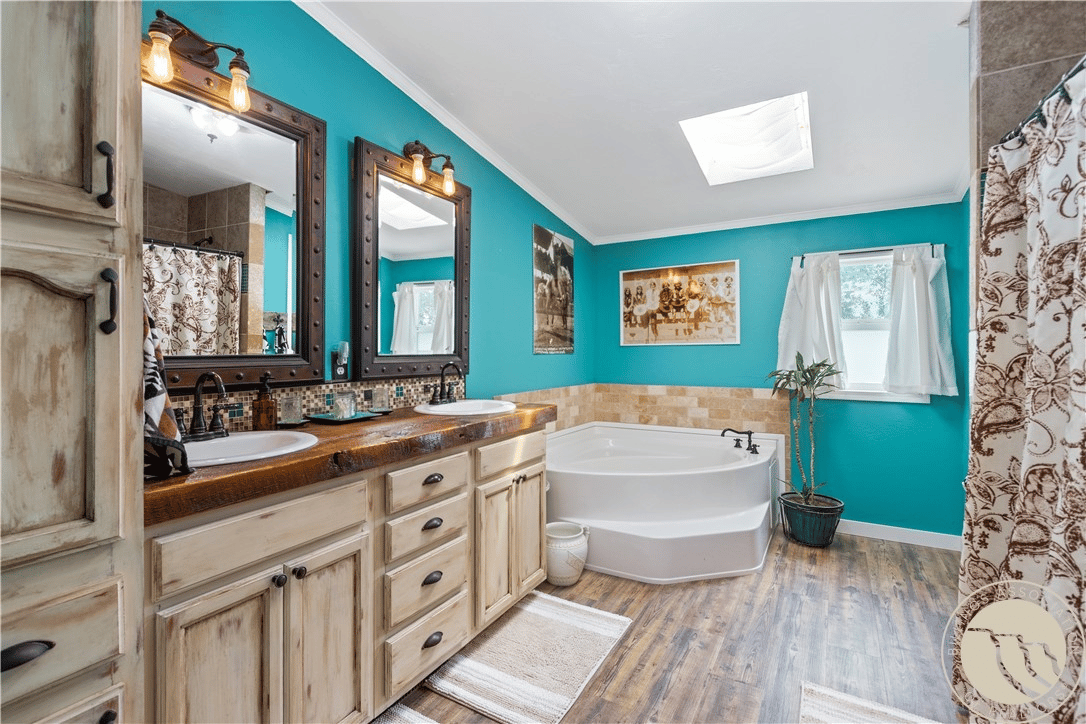 3110 Falcon Cir