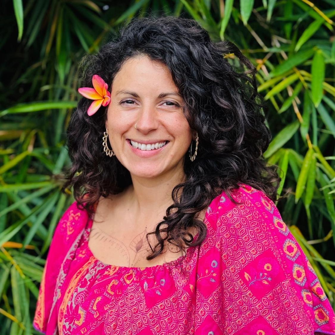 Natalie Silva Hilo, HI Real Estate Agent Headshot