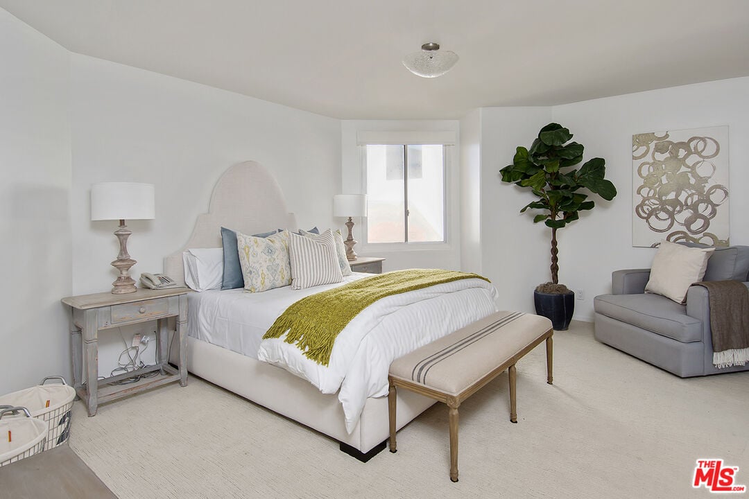 Solis Crest, Broad Beach Rd, 90265