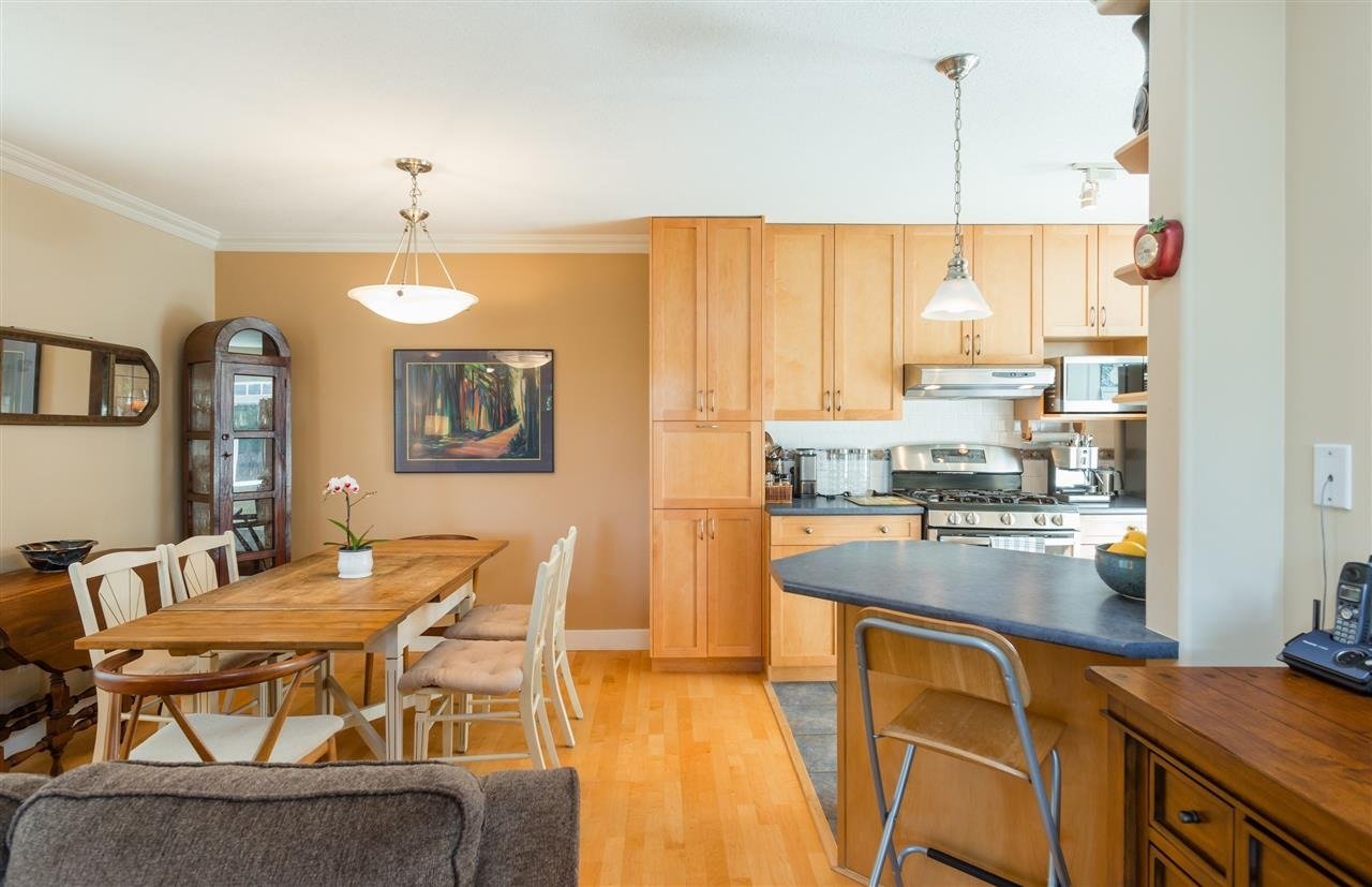 2098 Victoria Dr