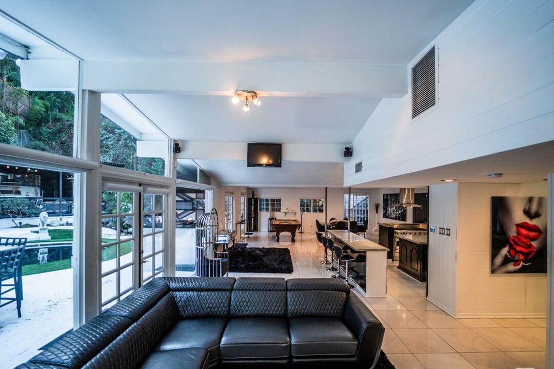 Evercrest Pavilion, Mulholland Dr, 90046