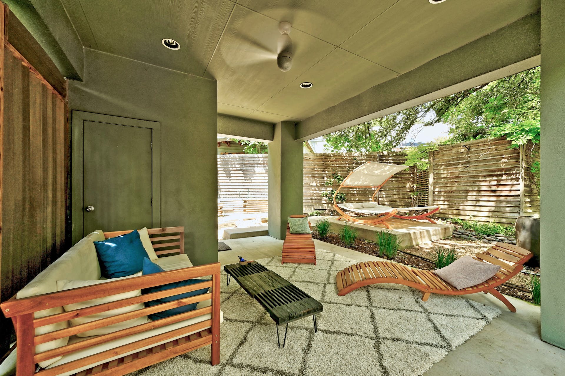 2700 De Soto DR