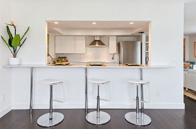 1700 Ocean Dr APT 202V