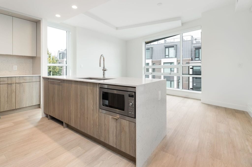 7638 Cambie St, #307