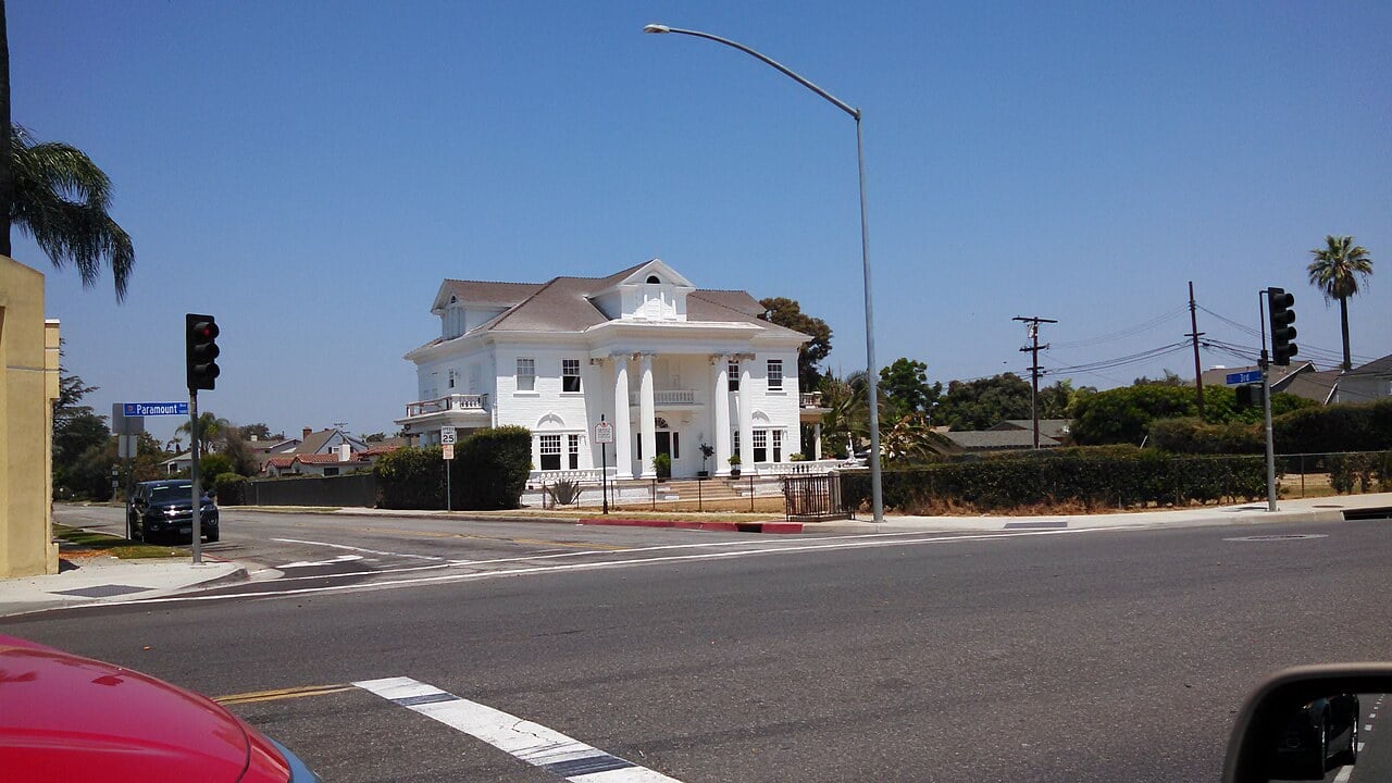 Orange Estates street and distinctive house in Downey, California