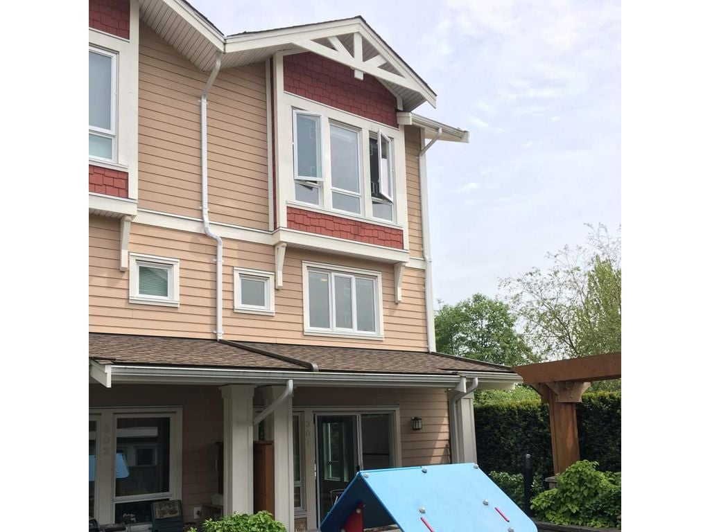 568 Rochester Ave, #301