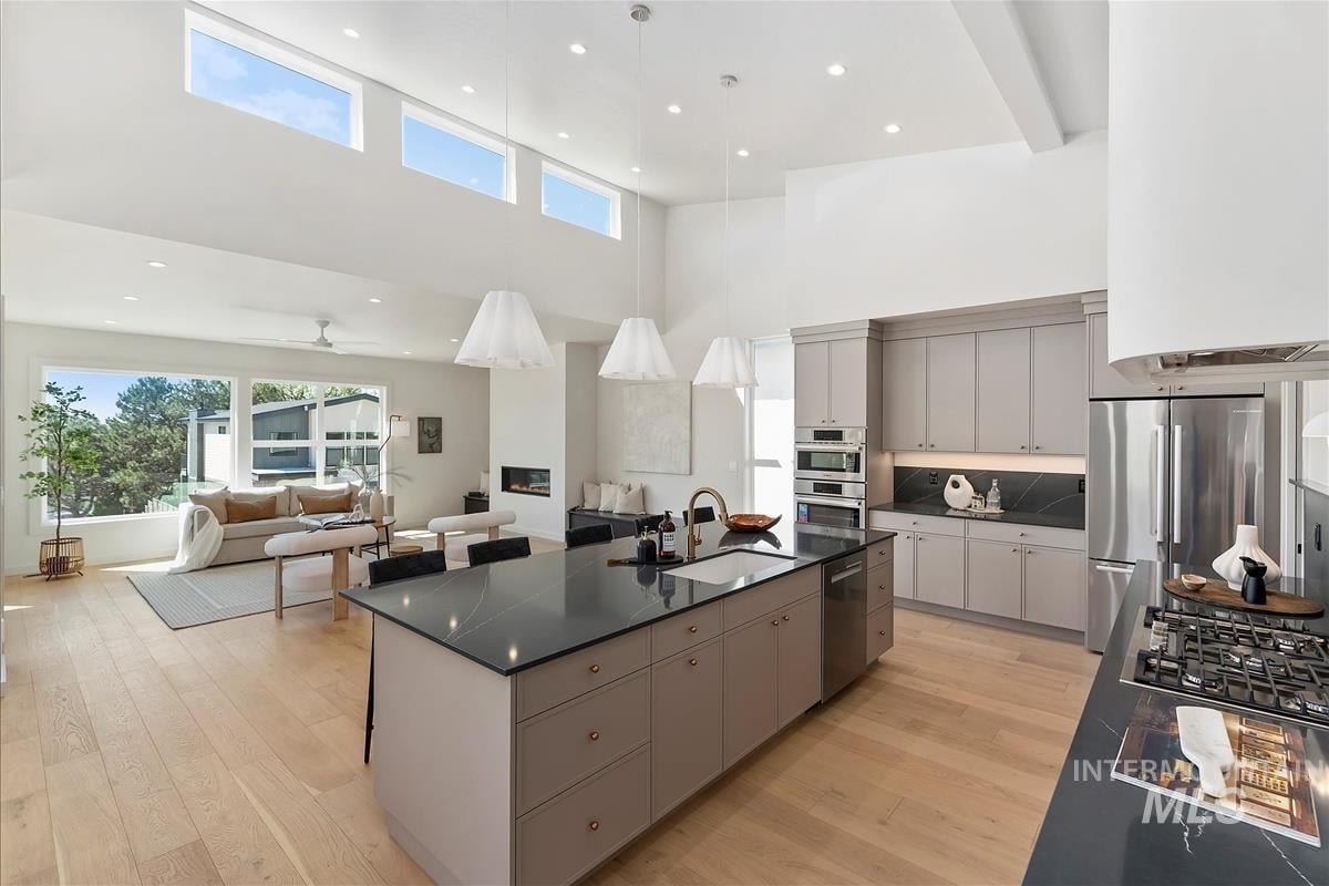 Contemporary Home With Foothills Views in Boise