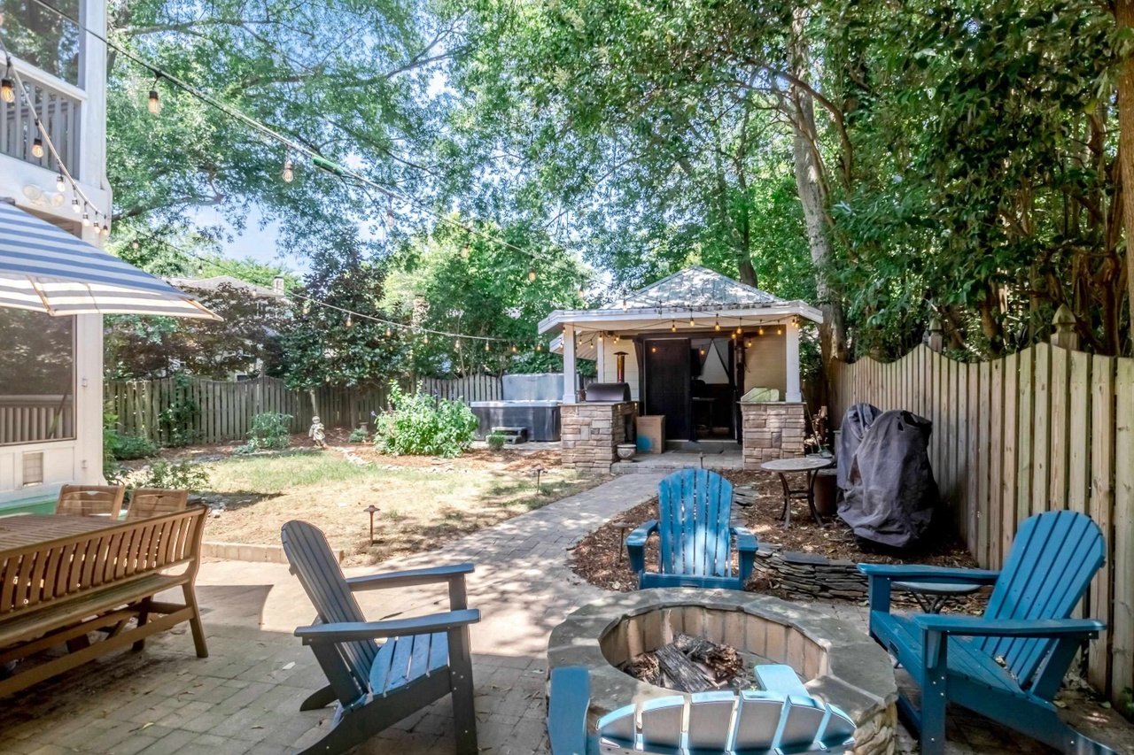 200 W Roanoke Park Dr