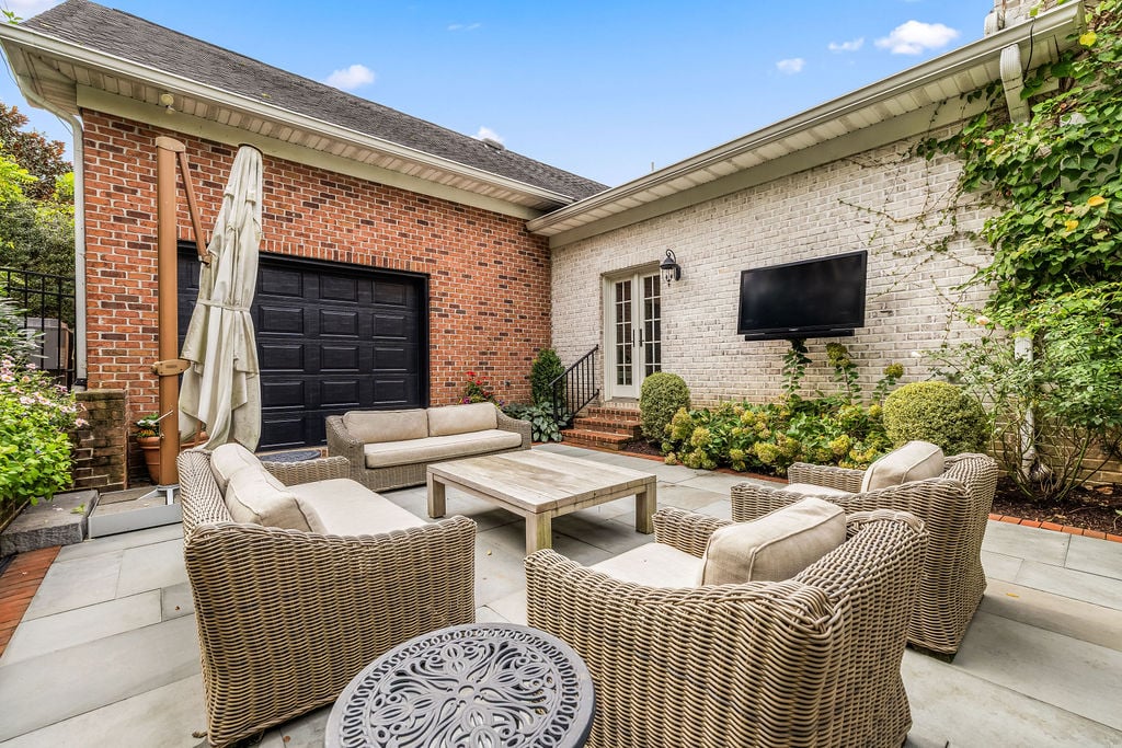 Stunning Hayfields Manor Home
