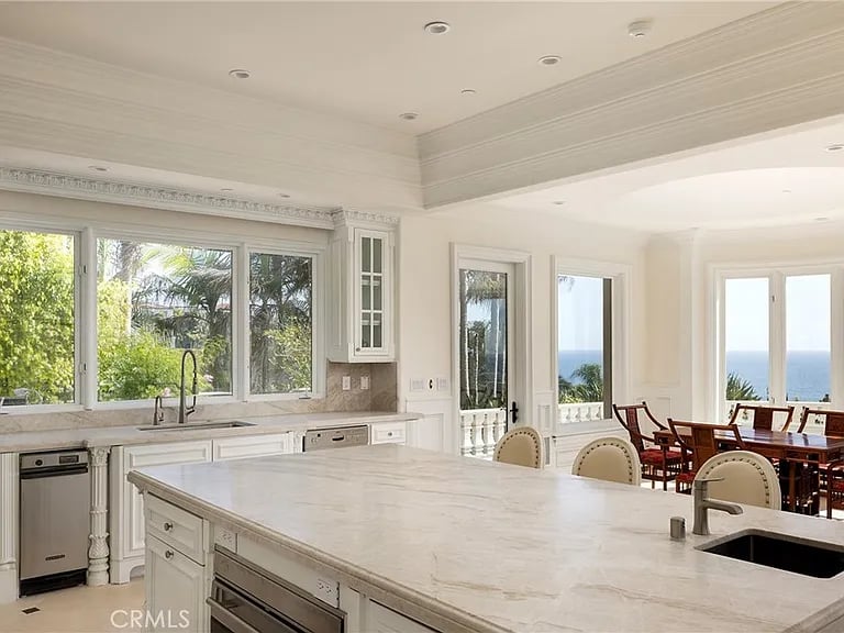 71 Ritz Cove