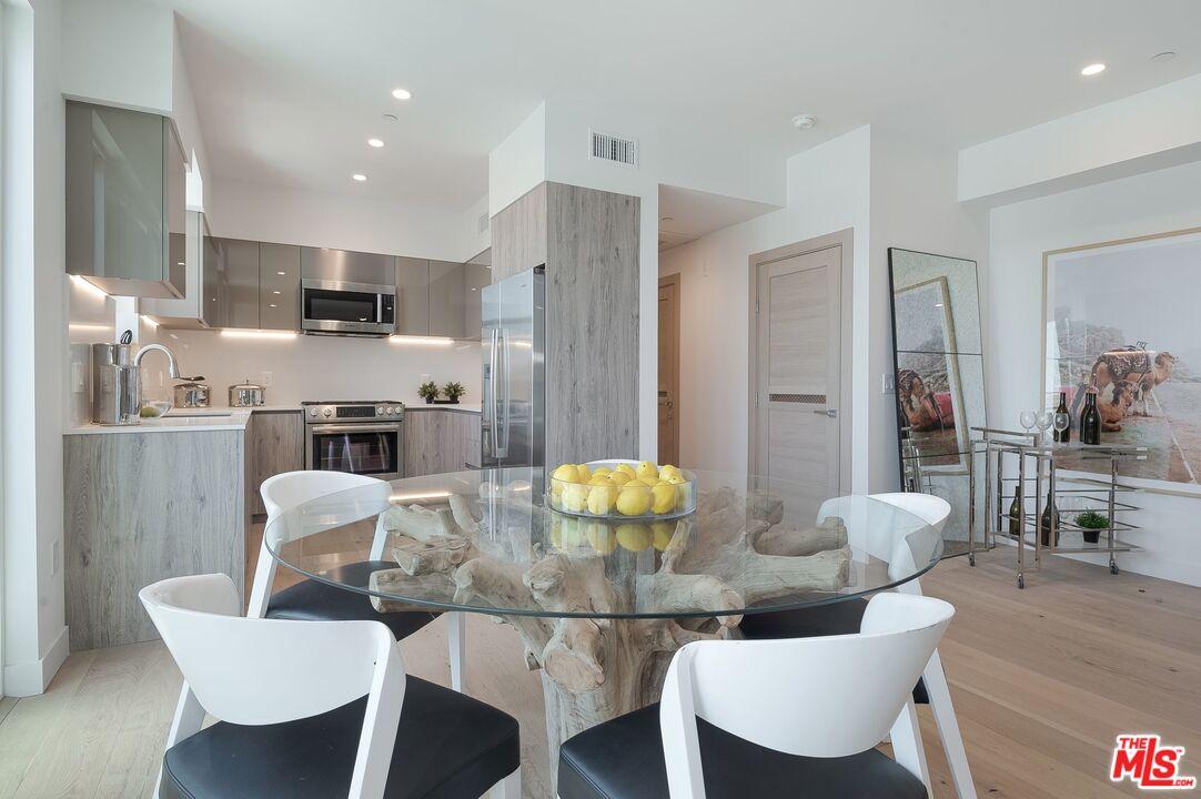 1367 N Alta Vista BLVD Unit: 304