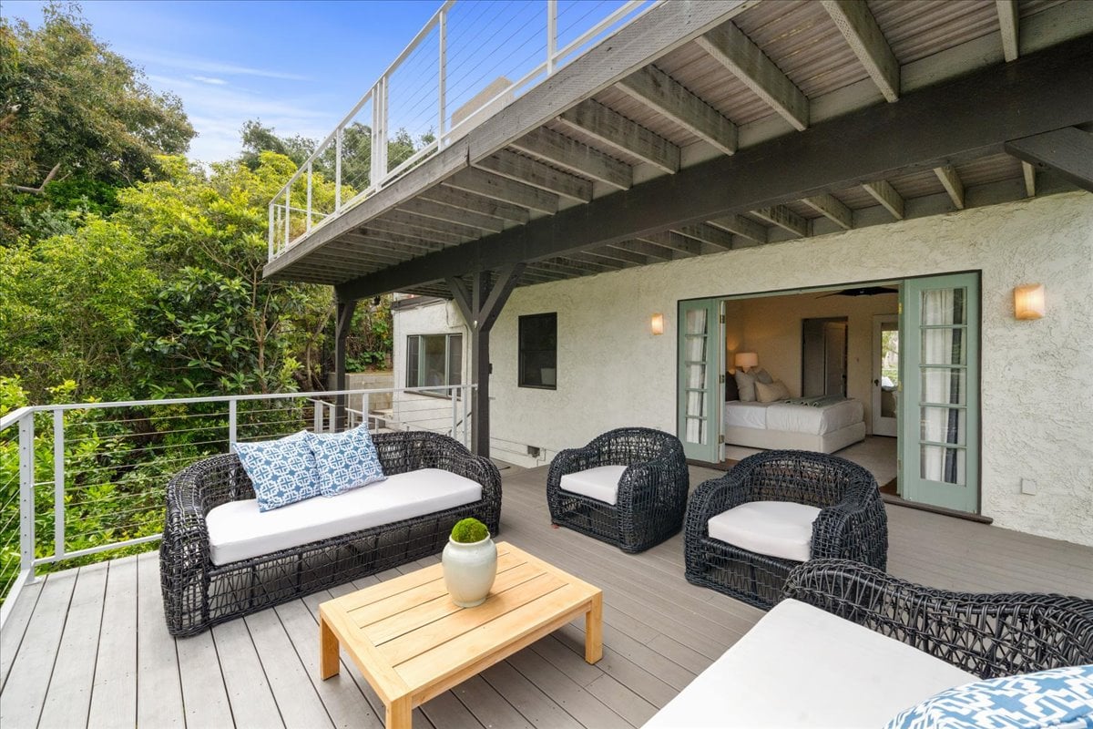 Lake Hollywood 4 + 2 Spanish Home with Views 