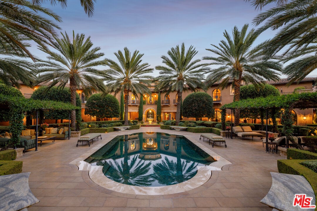 38 Beverly Park Cir