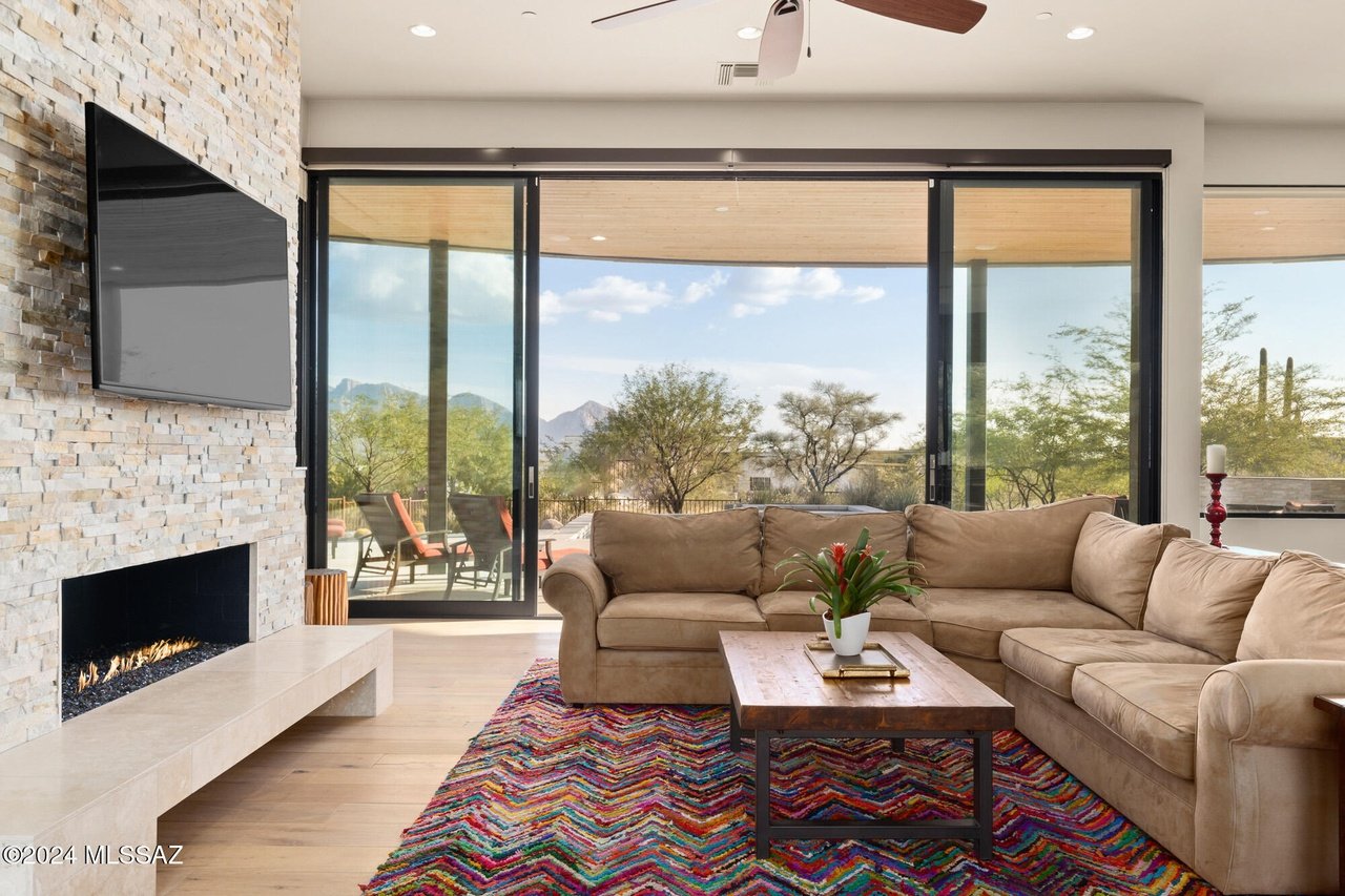 1901 W Mountain Mirage Pl