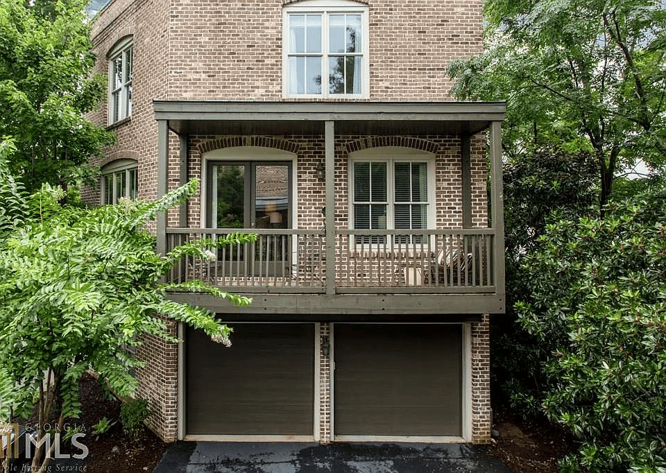 120 Green Oak Dr