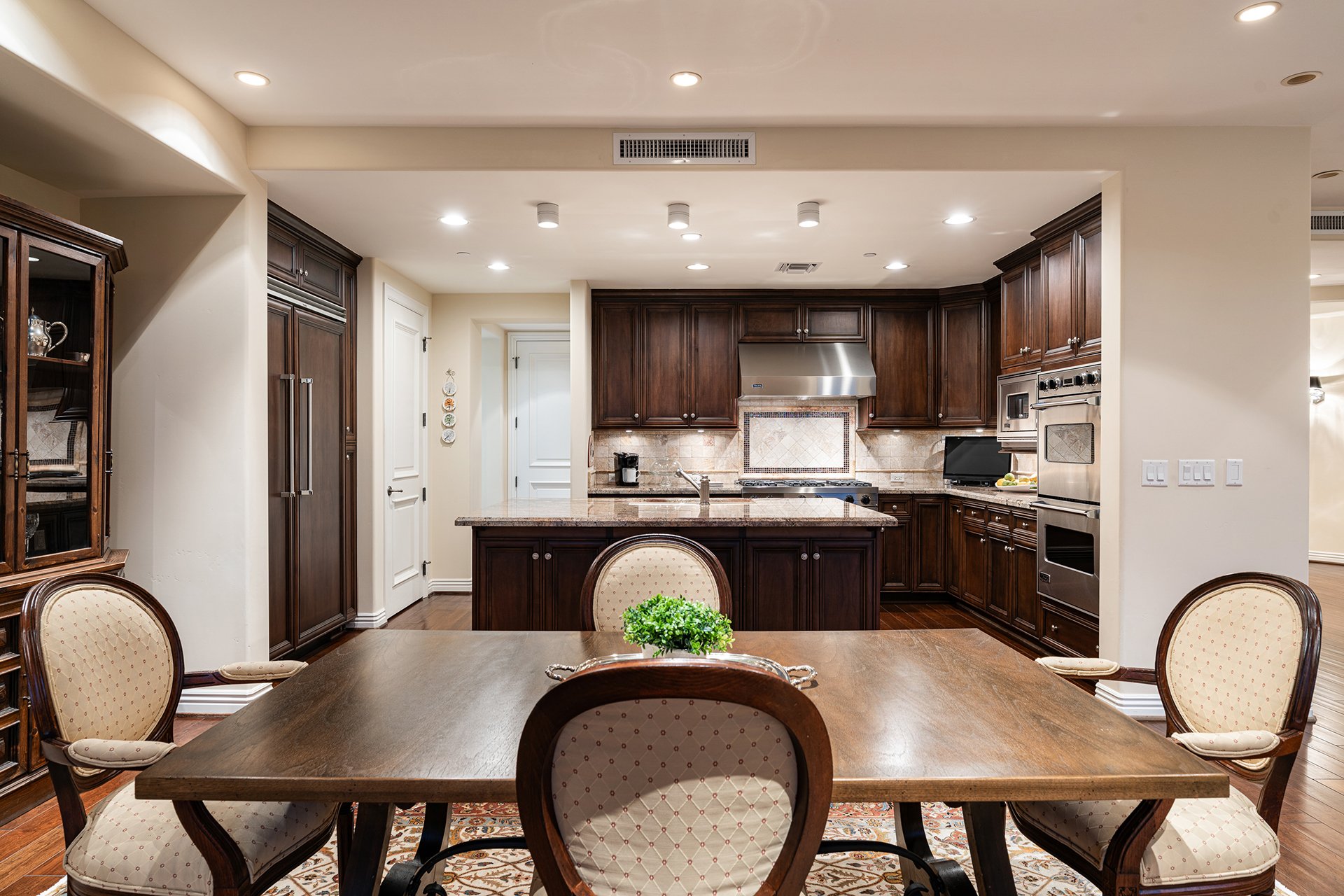 7181 E Camelback Road 1202