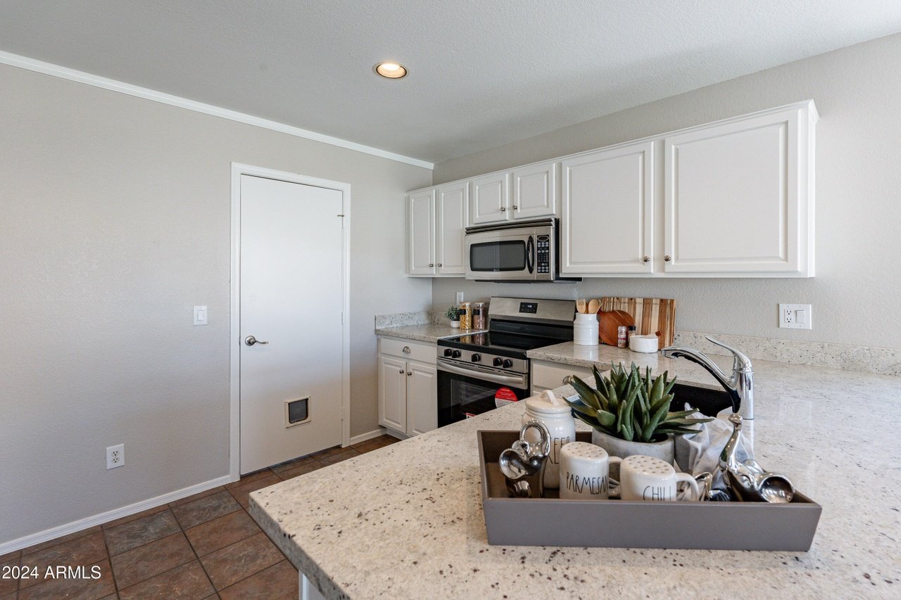 2222 E Arabian Dr