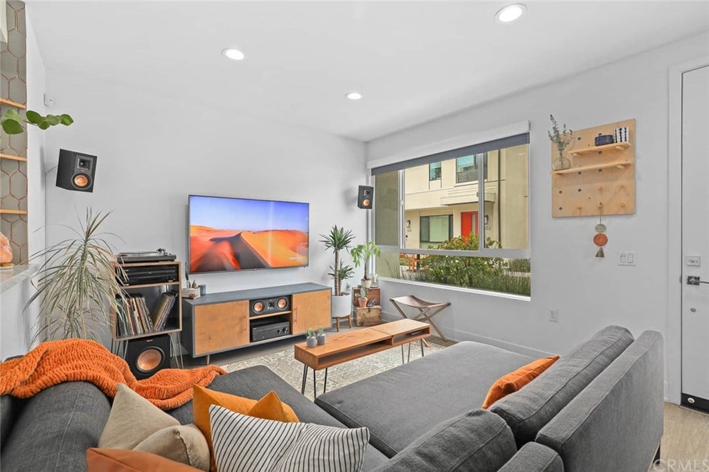 118 S Avenue 50, Unit 204