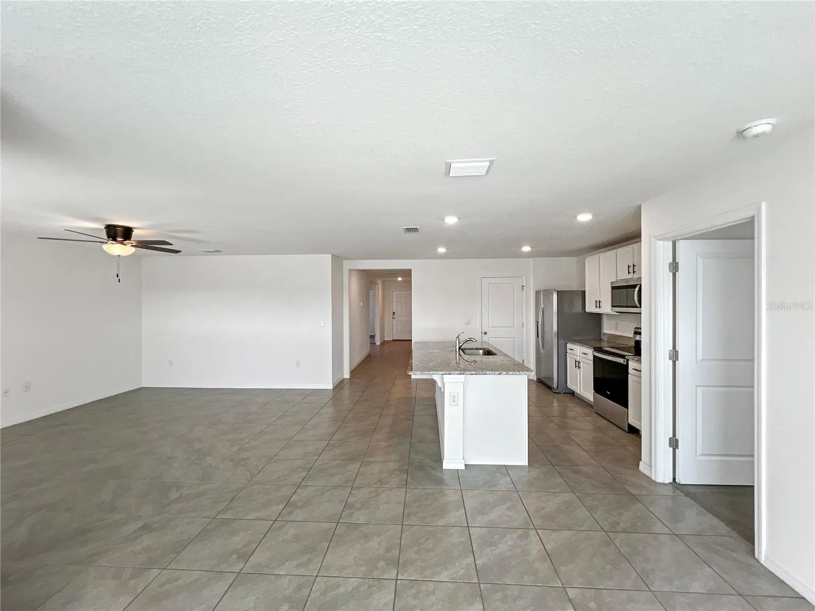 5563 SW 43rd Ct