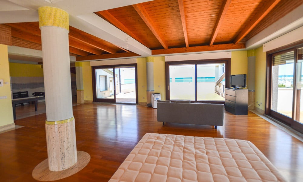 Perfect Penthouse with Panoramic Beachfront Views