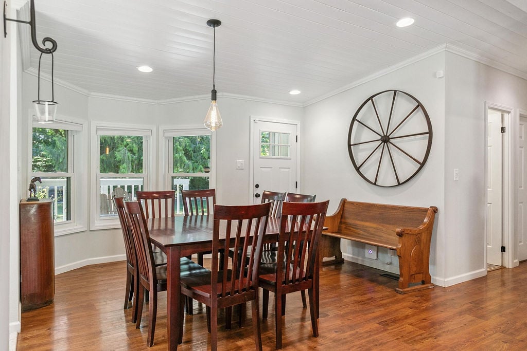 60 NE Davis Farm Road