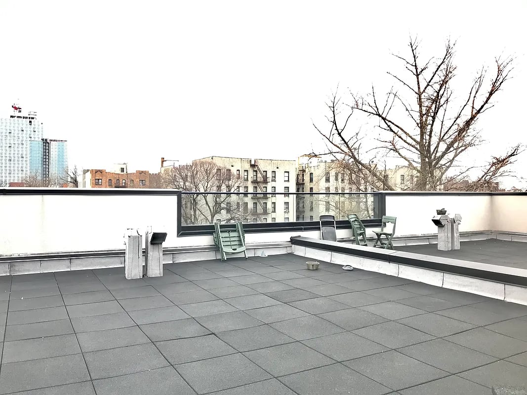 194 Hawthorne St 1F