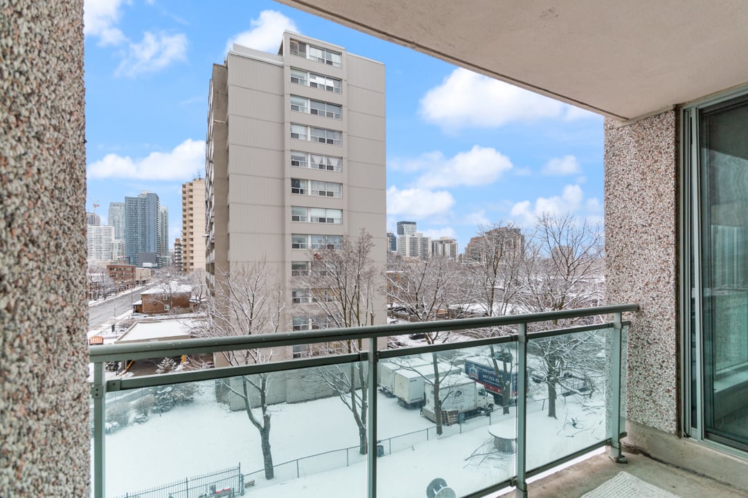 398 Eglinton Avenue E #611