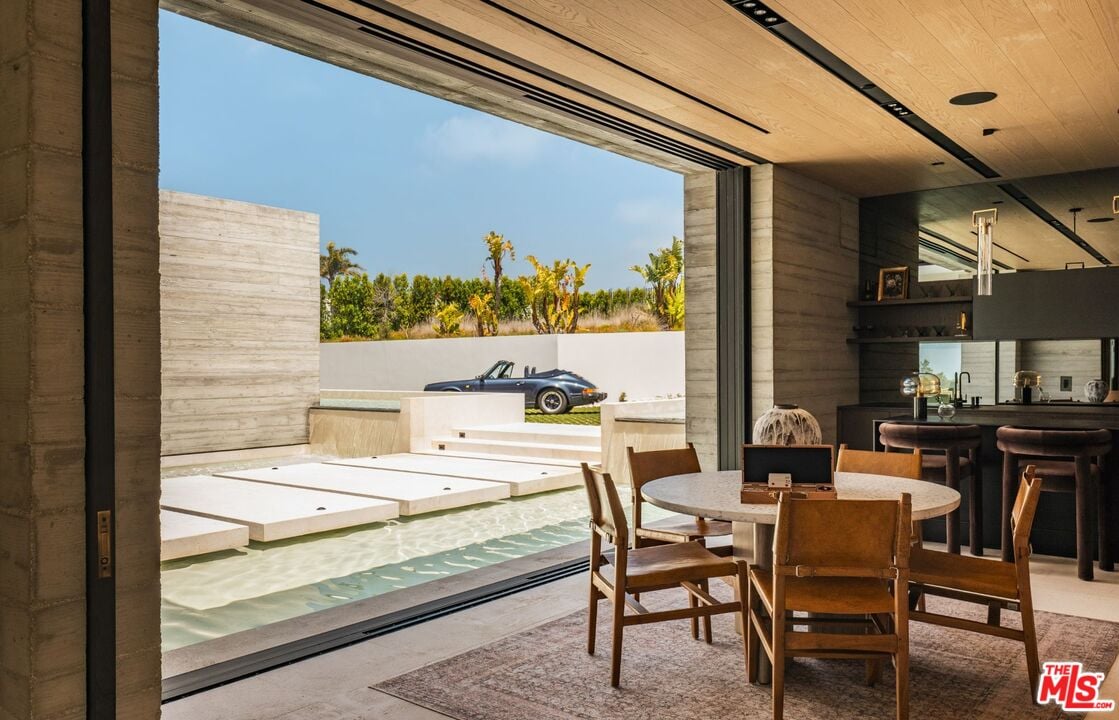 Skyreach Manor, Dume Dr, 90265