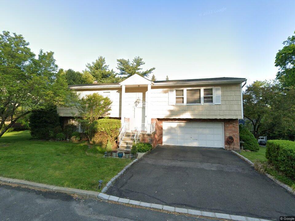 17 Powder Horn Way