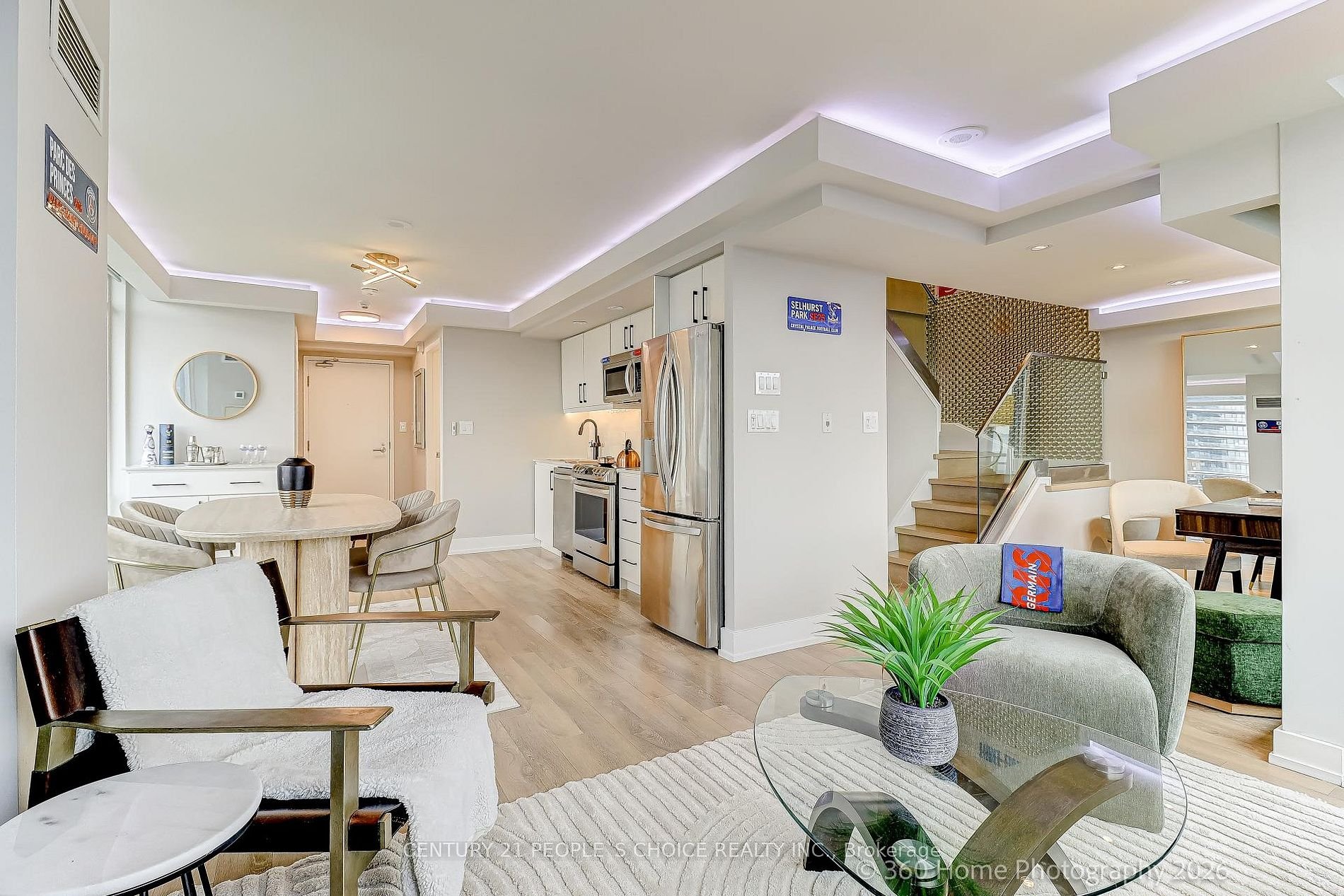 WATERFRONT LUXURY 
