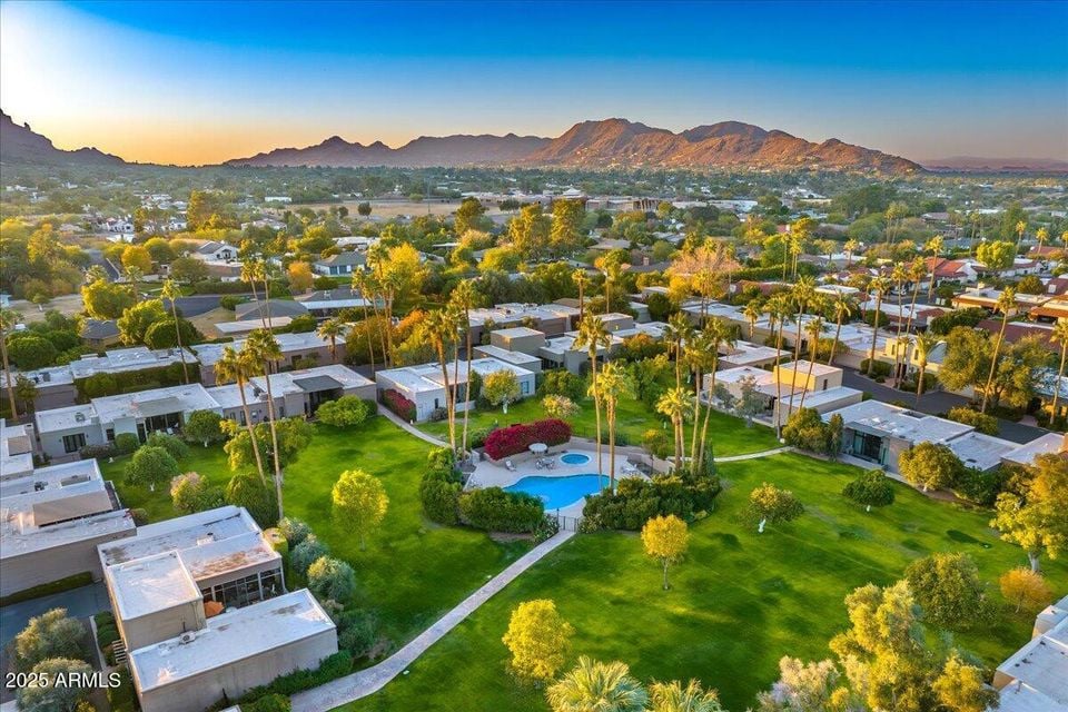 5652 N Scottsdale Rd
