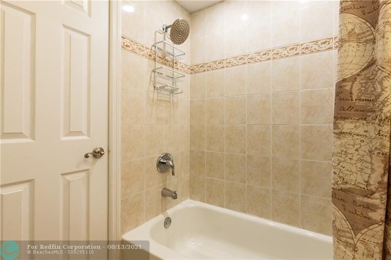 2424 SE 17th St Unit 106B