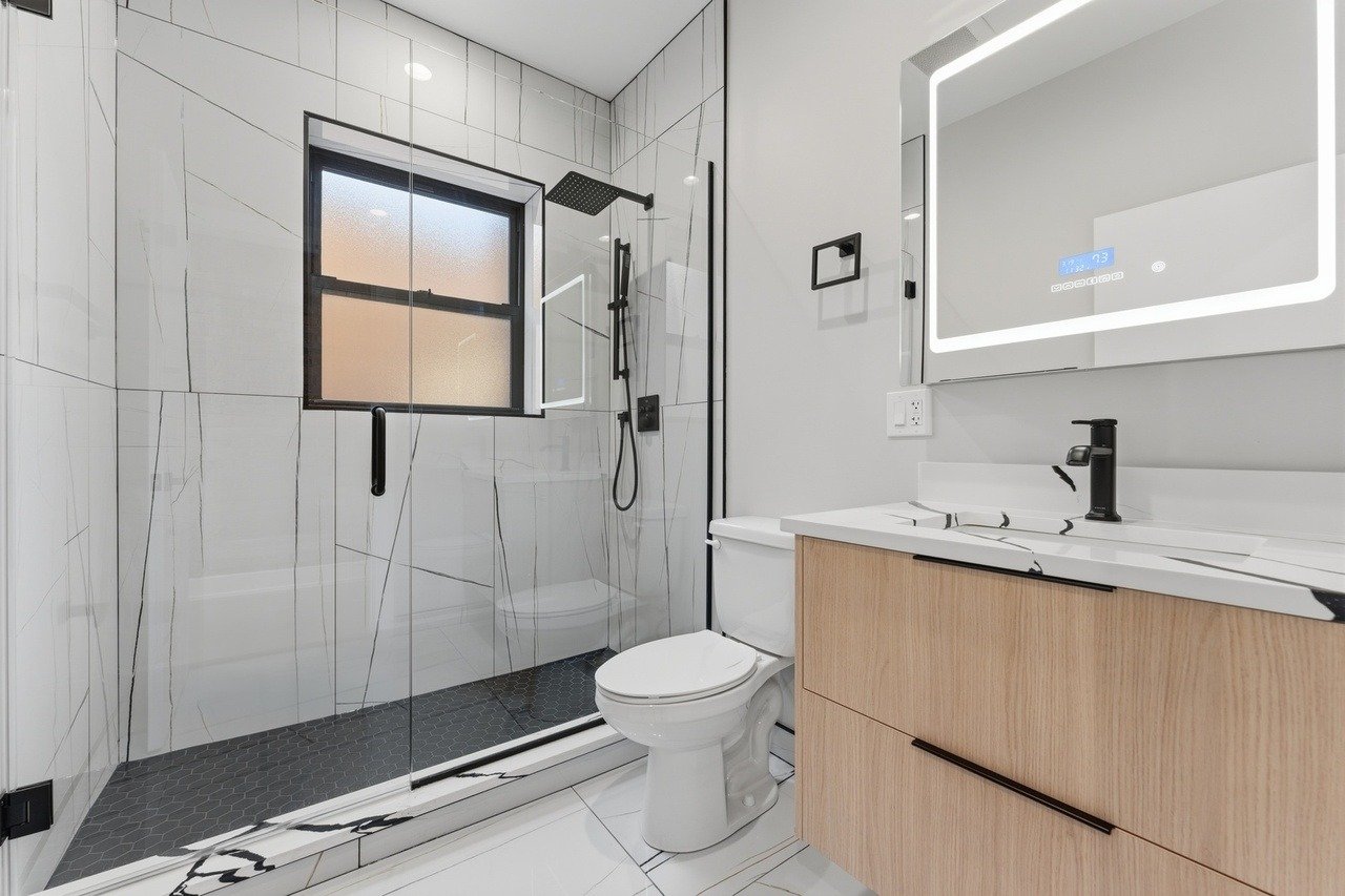 7516 N Eastlake Ter Unit 1