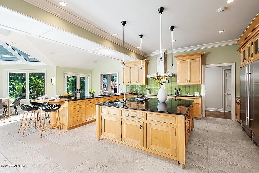 15 Mountain Laurel Dr