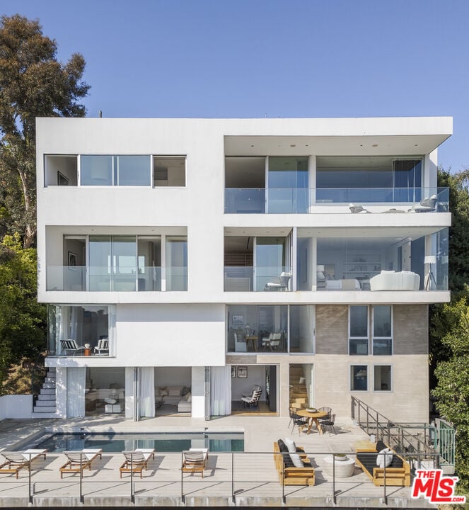 Nova Estate, Sunset Plaza Dr, 90069