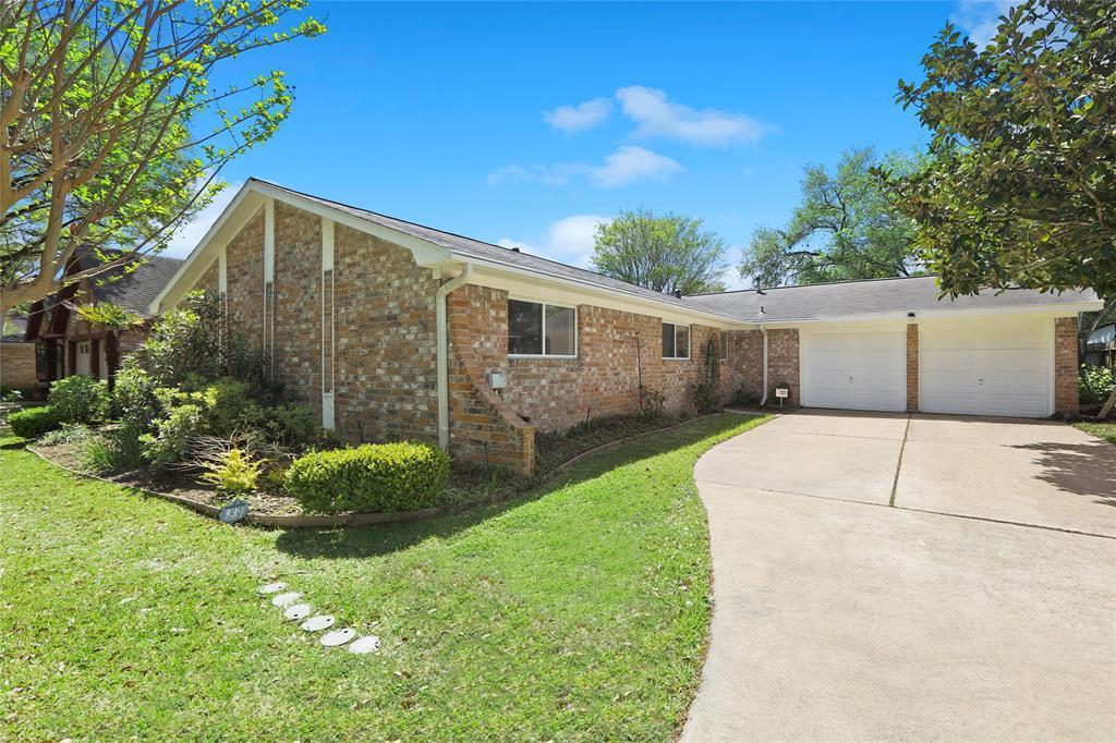 9235 Meaux Dr