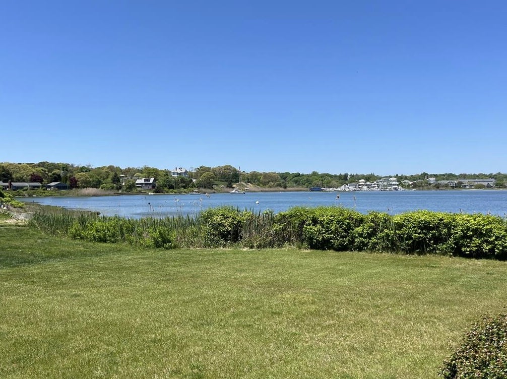72 Hines Point