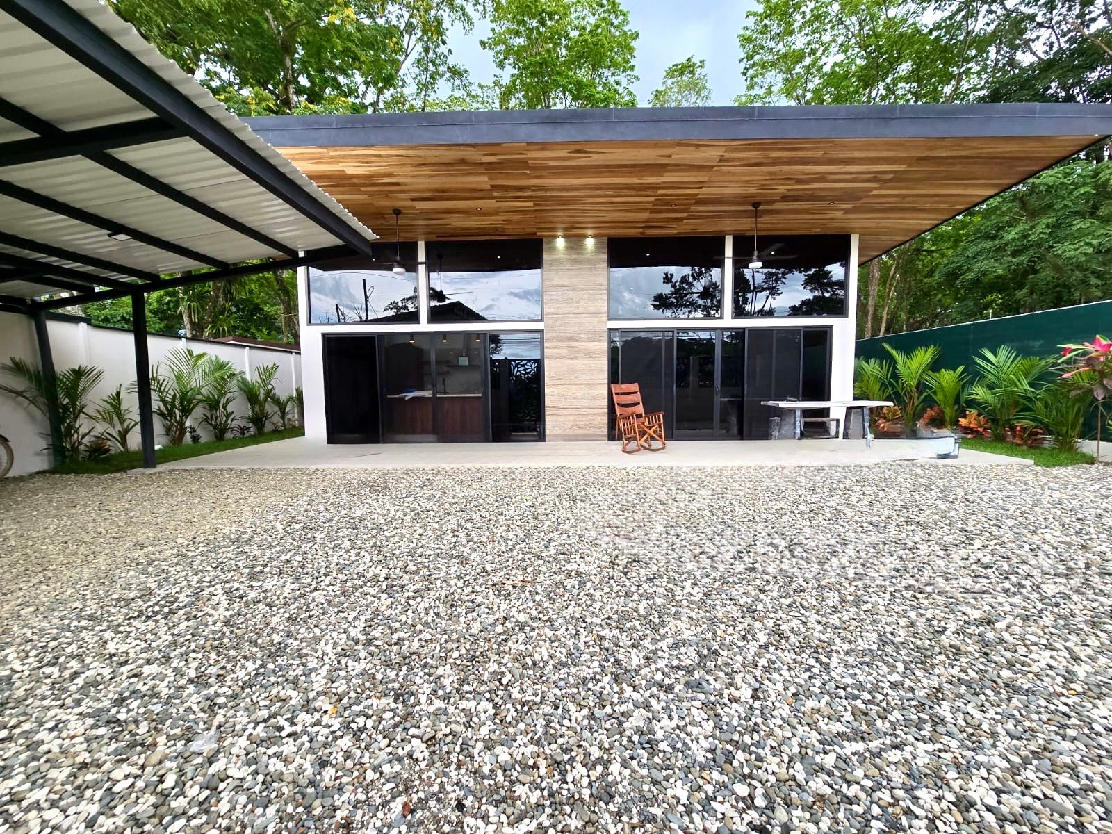 Tropical Modern Villa in Uvita – 3BR Retreat with Large Pool Near the Beach