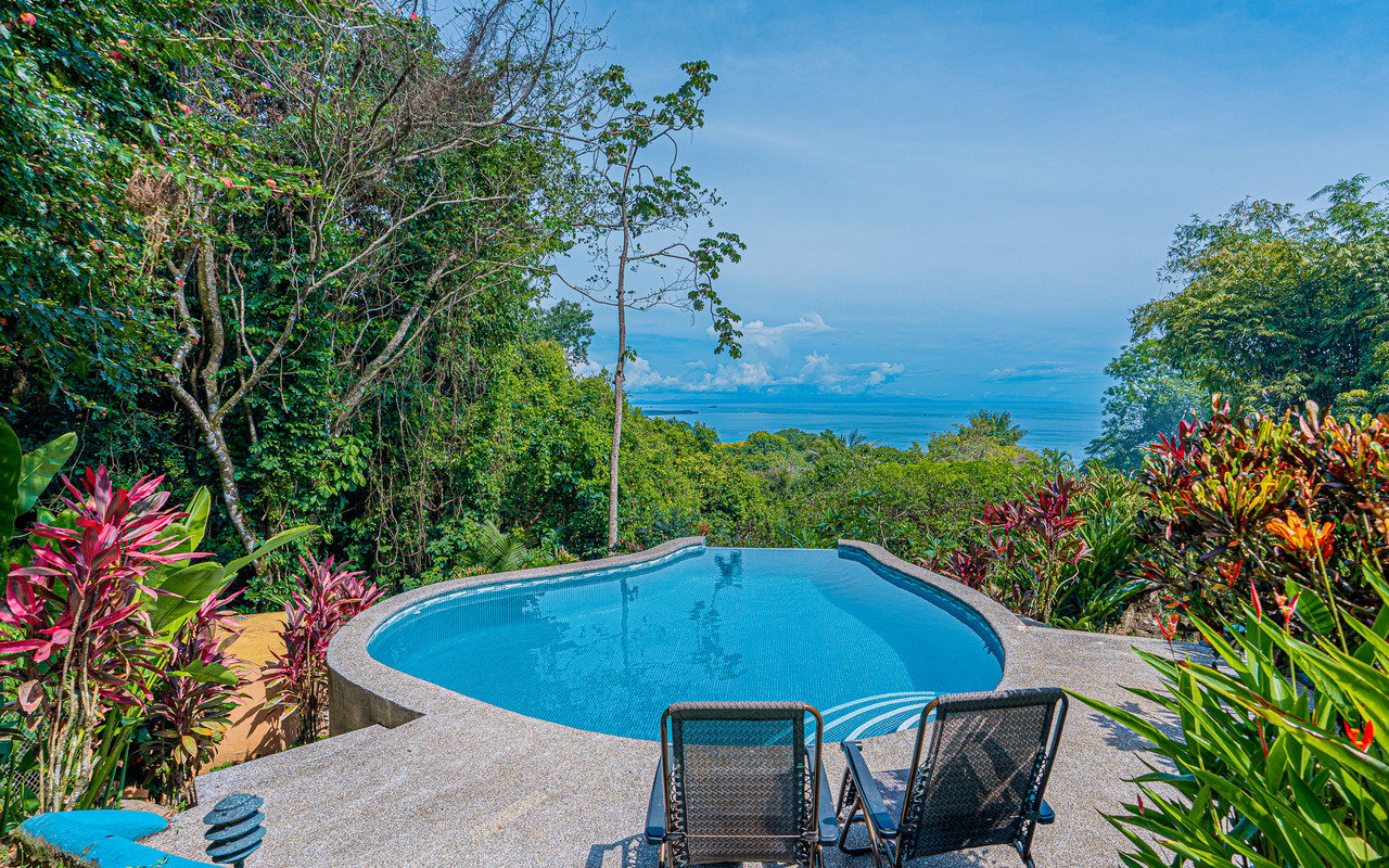 WHALE’S TAIL OCEAN VIEW ESTATE WITH EXTRA LOT 