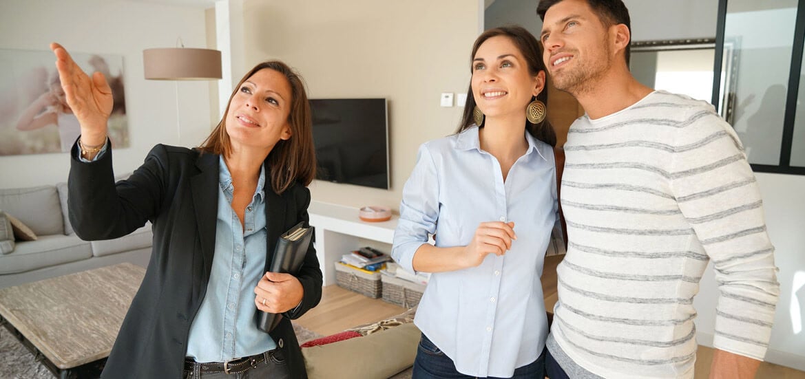 What Buyers Notice in the First 10 Seconds of a Showing