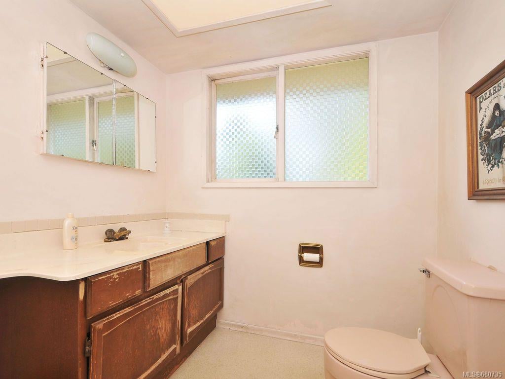 1259 Tattersall Dr, Saanich
