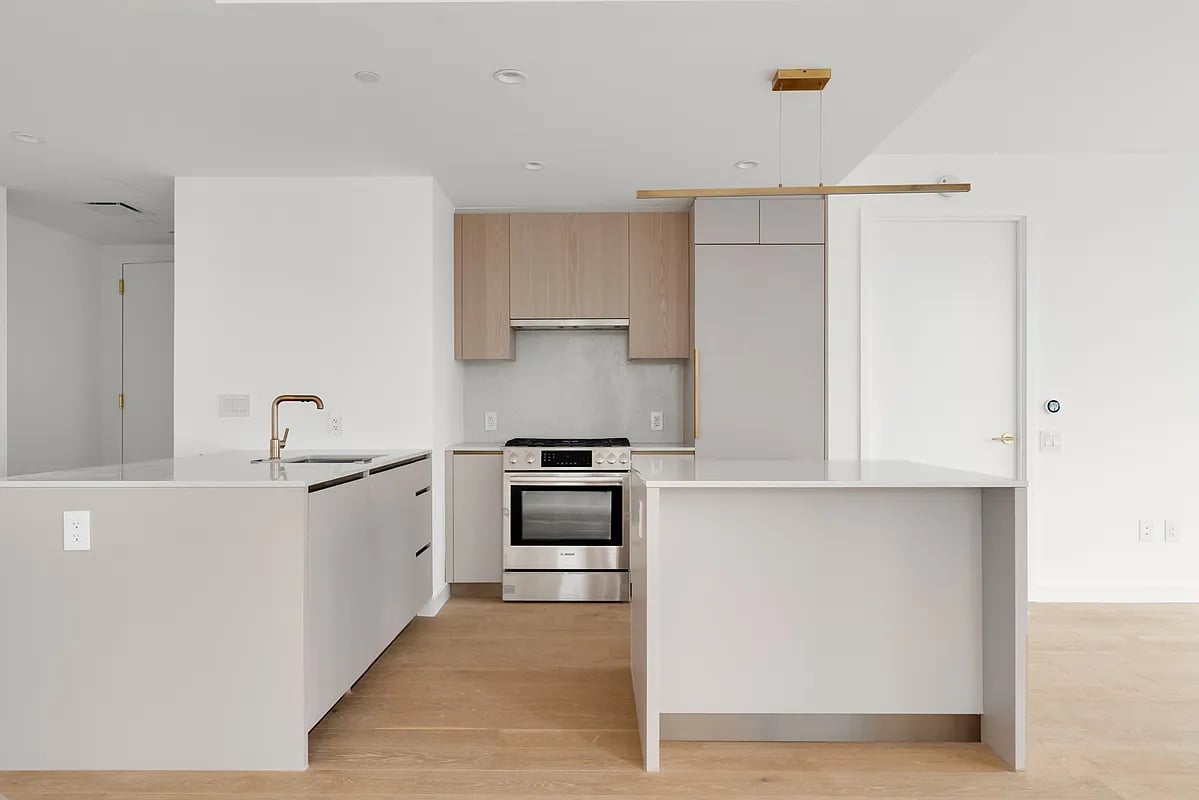 3 Court Square Unit: 2911